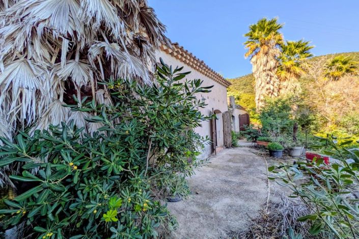 Image No.1-4 Bed House for sale