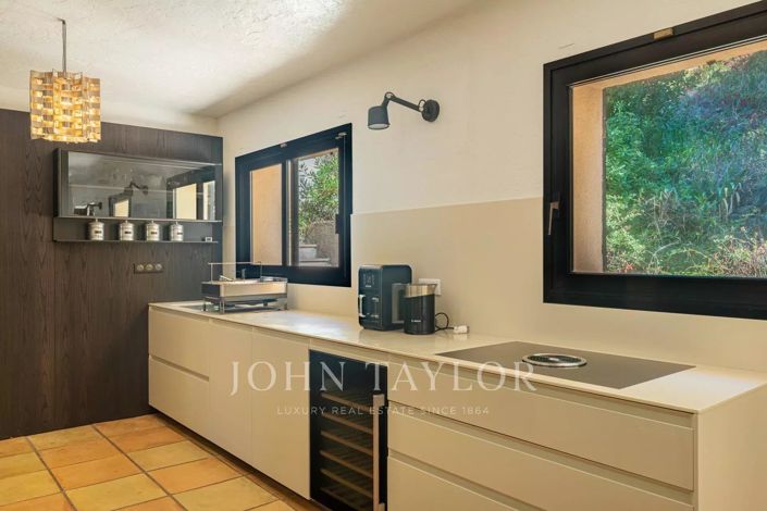 Image No.12-4 Bed House for sale