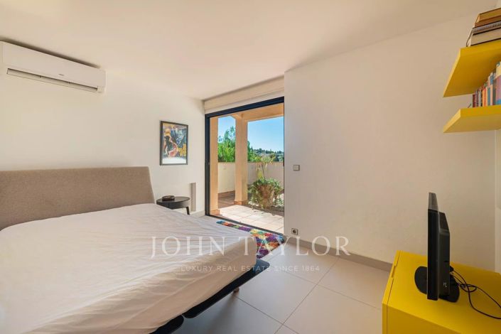 Image No.17-4 Bed House for sale