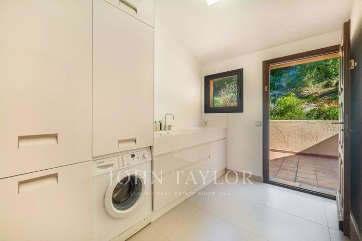 Image No.19-4 Bed House for sale