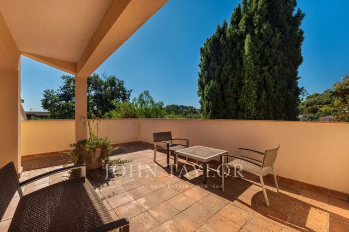 Image No.20-4 Bed House for sale