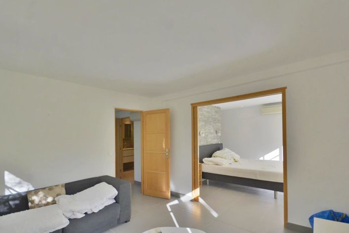 Image No.16-4 Bed House for sale