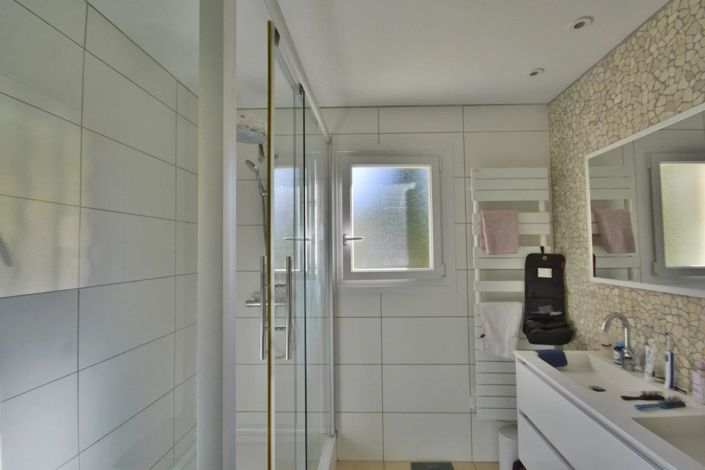 Image No.20-4 Bed House for sale