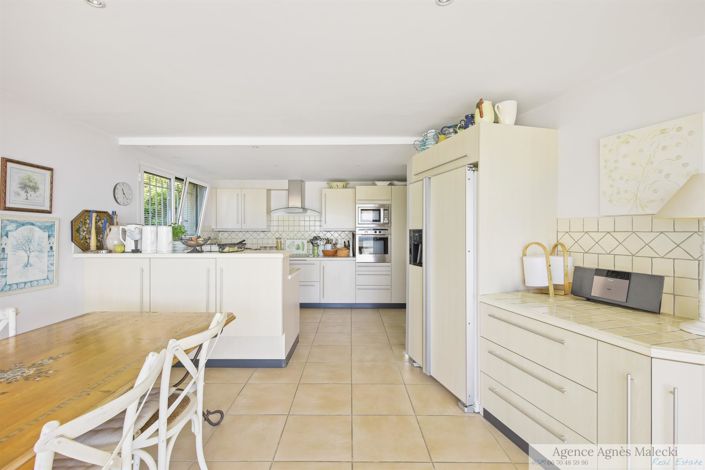 Image No.17-4 Bed House for sale