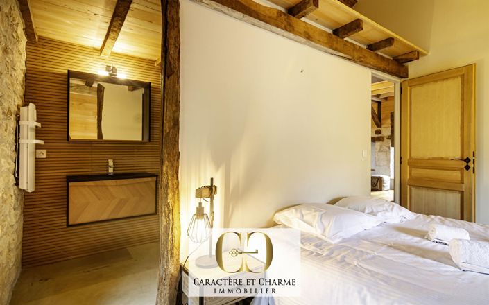 Image No.30-8 Bed House for sale