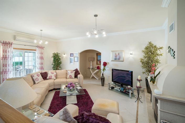 Image No.11-4 Bed House for sale