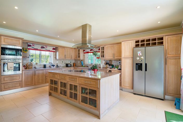 Image No.15-4 Bed House for sale