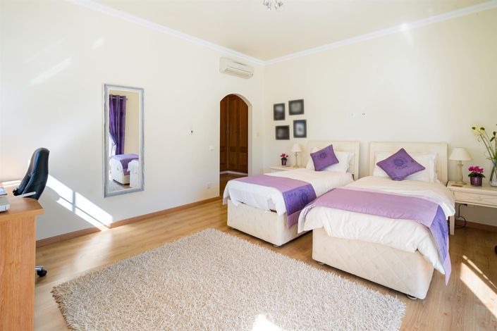 Image No.23-4 Bed House for sale