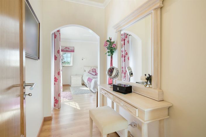 Image No.28-4 Bed House for sale