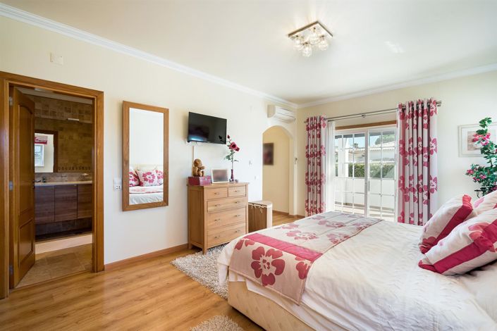 Image No.30-4 Bed House for sale