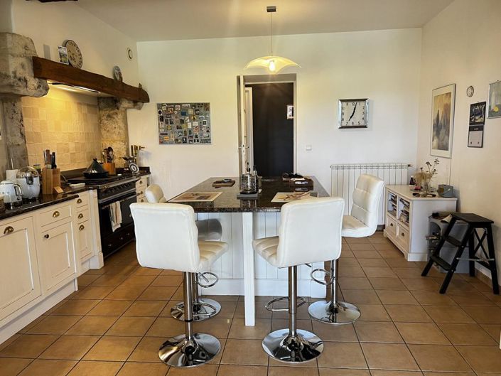 Image No.10-8 Bed House for sale