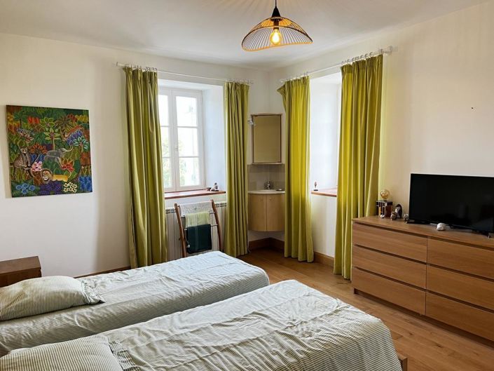 Image No.18-8 Bed House for sale