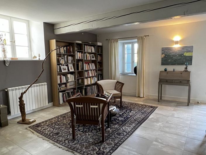 Image No.6-8 Bed House for sale