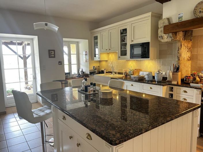 Image No.9-8 Bed House for sale