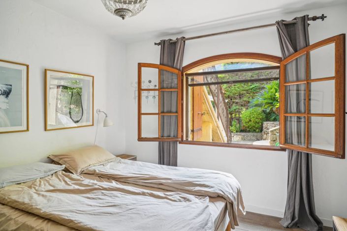 Image No.17-5 Bed House for sale