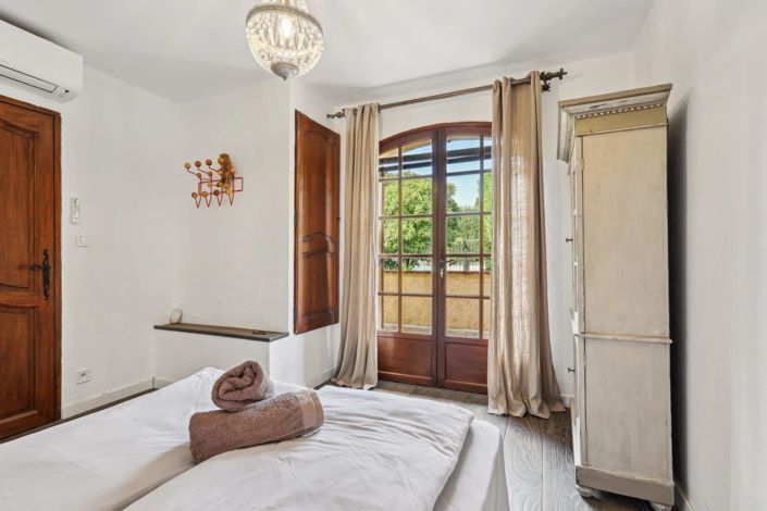 Image No.20-5 Bed House for sale