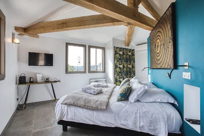 Image No.6-5 Bed House for sale