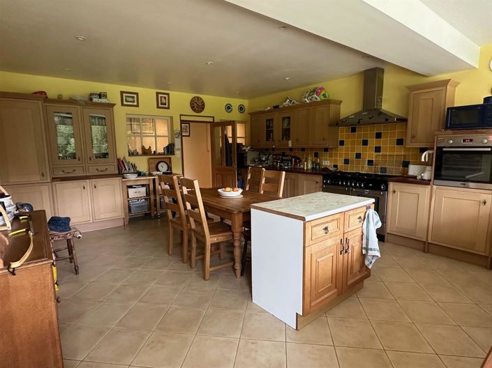 Image No.16-5 Bed House for sale