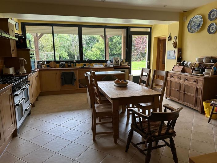 Image No.6-5 Bed House for sale