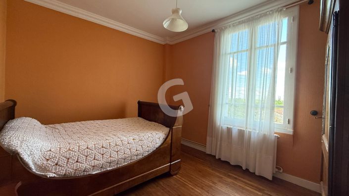 Image No.10-3 Bed House for sale