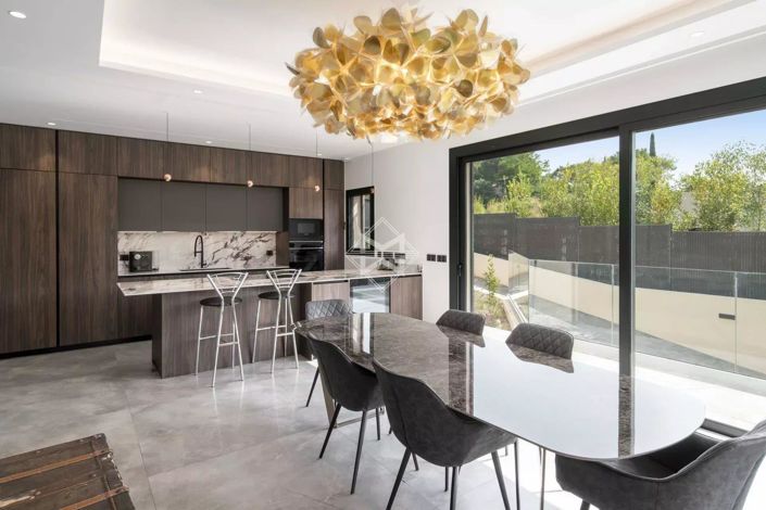 Image No.4-4 Bed House for sale