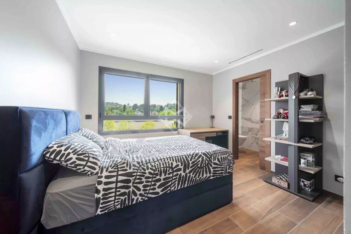 Image No.7-4 Bed House for sale