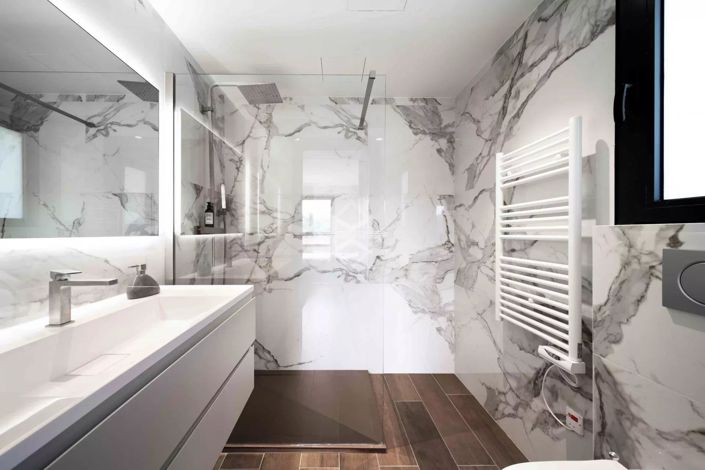 Image No.8-4 Bed House for sale