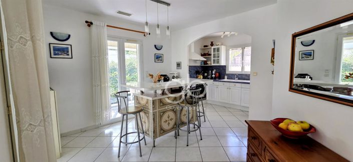 Image No.6-4 Bed House for sale