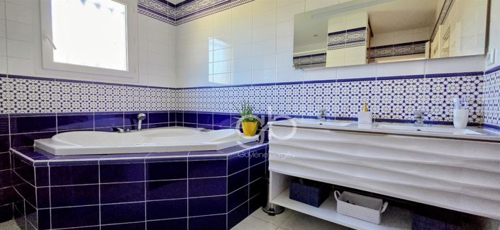 Image No.8-4 Bed House for sale