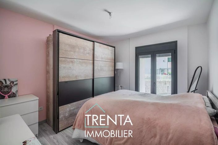 Image No.15-4 Bed House for sale