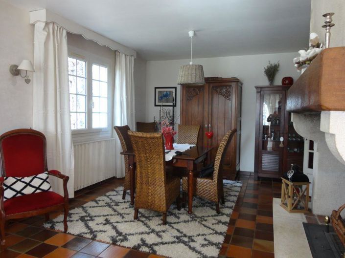 Image No.5-6 Bed House for sale