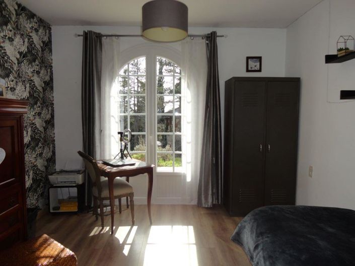 Image No.8-6 Bed House for sale