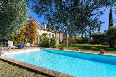 5 Bed House for sale