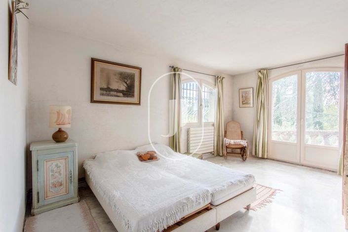 Image No.10-5 Bed House for sale