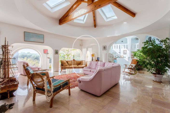 Image No.7-5 Bed House for sale