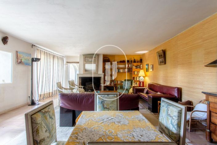 Image No.8-5 Bed House for sale