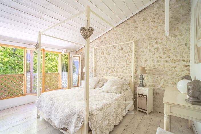 Image No.10-13 Bed House for sale