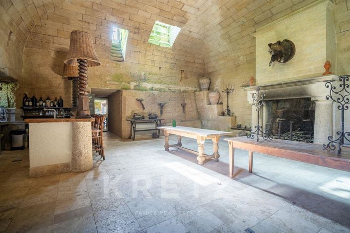 Image No.13-10 Bed Property for sale