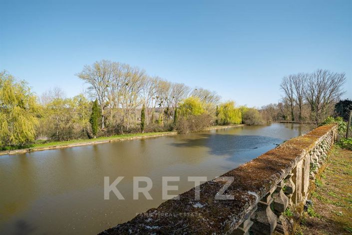 Image No.16-10 Bed Property for sale