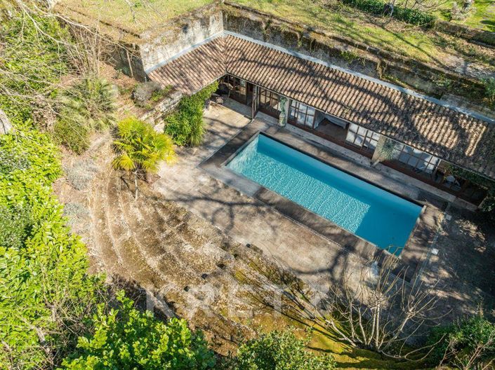 Image No.2-10 Bed Property for sale