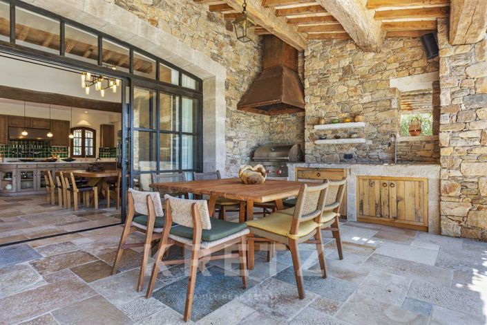 Image No.11-4 Bed Property for sale