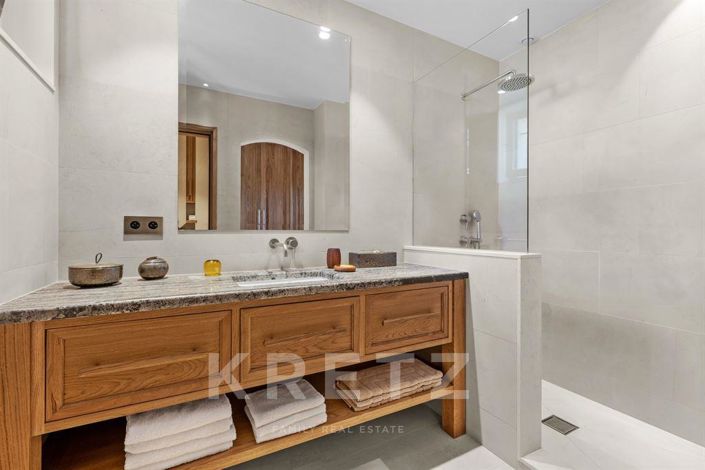 Image No.8-4 Bed Property for sale