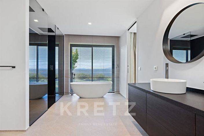 Image No.10-5 Bed House for sale