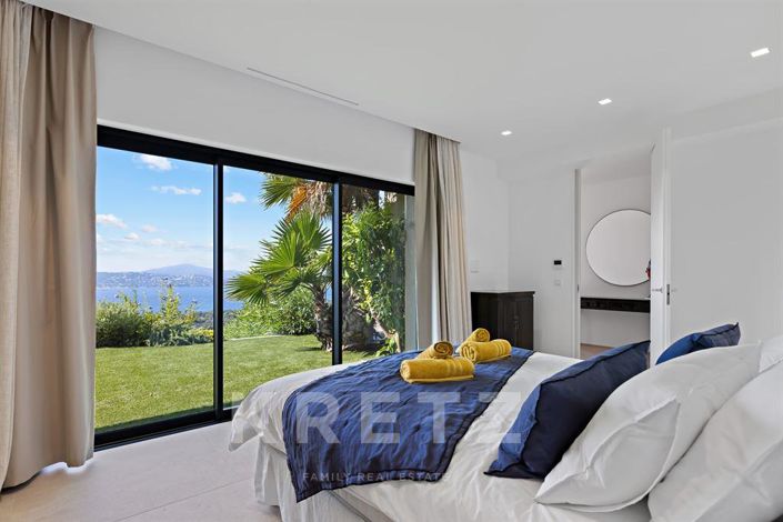 Image No.8-5 Bed House for sale