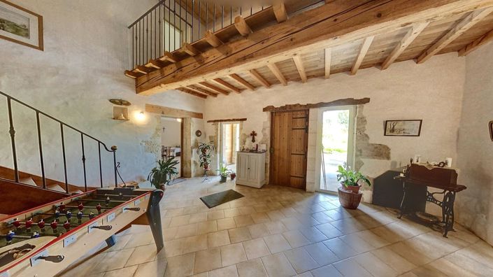 Image No.5-9 Bed House for sale