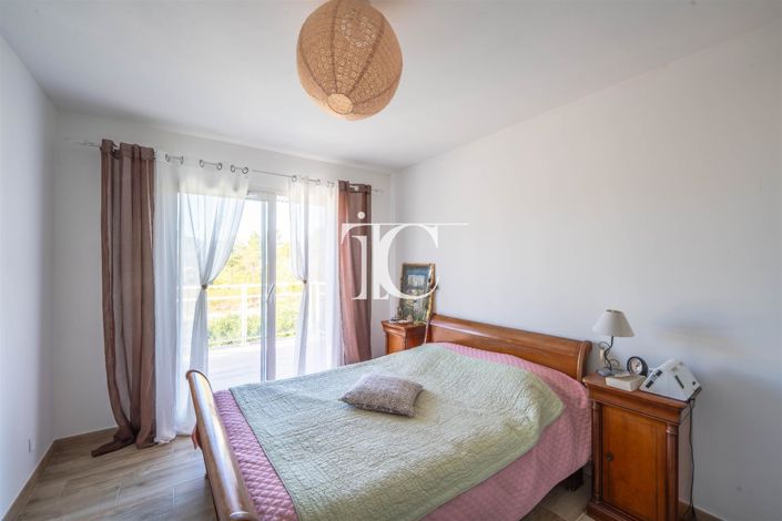 Image No.18-4 Bed House for sale