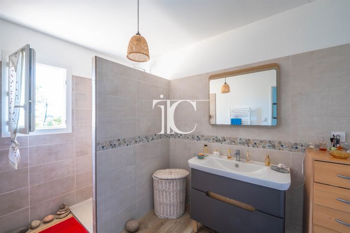 Image No.21-4 Bed House for sale