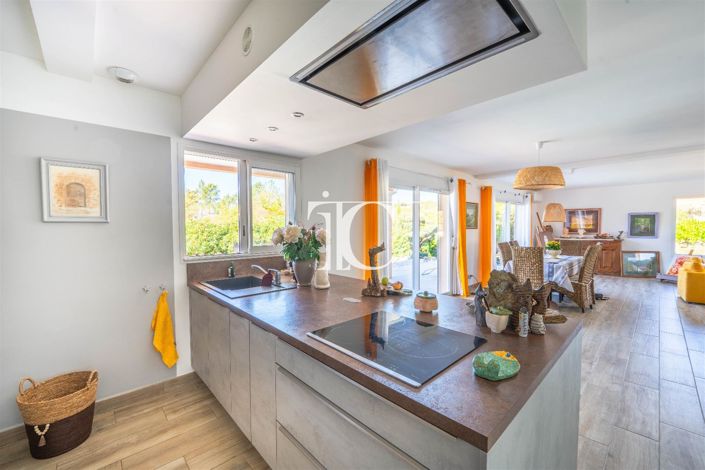 Image No.8-4 Bed House for sale