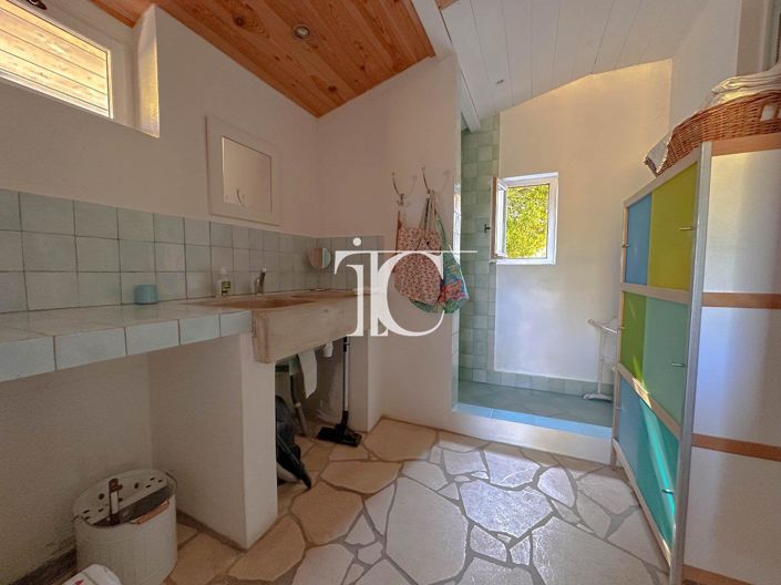 Image No.12-2 Bed House for sale