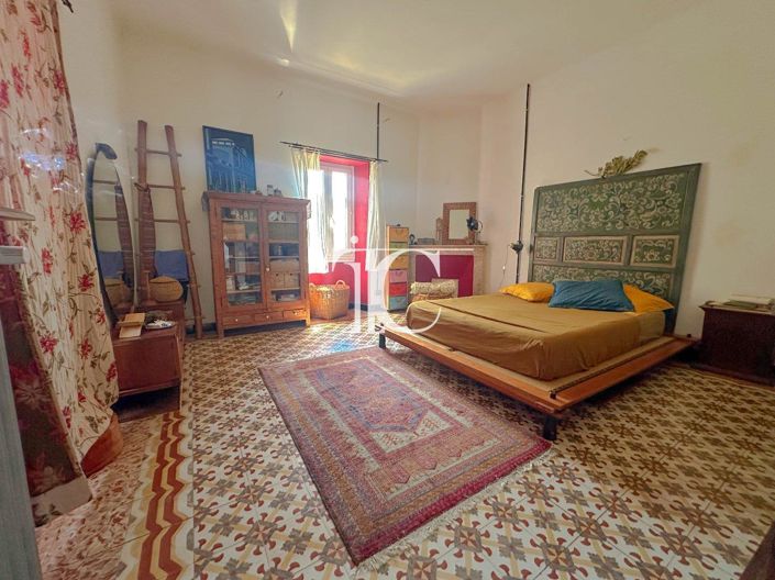 Image No.6-4 Bed House for sale